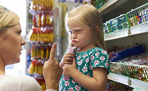 爸媽要看！添加色素的糖果會讓小孩過動嗎？