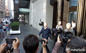 韓國瑜報到》韓國瑜8時8分出門  創下5天來最早進市長室