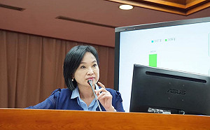 柯志恩想甩「美白小腿」主人一巴掌   寶傑這樣說.....