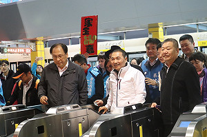 新北環狀線開放試乘！侯友宜讚車程大幅縮短、車票變便宜