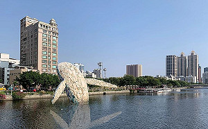 快訊》驚聲尖叫!  高雄愛河撈起旅行袋  打開竟是「人體屍塊」