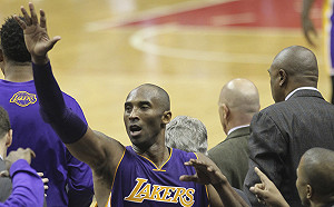 一代球星》湖人傳奇球星Kobe墜機身亡得年41歲 13歲女兒也罹難