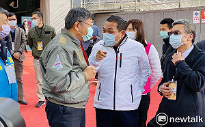 蔡英文出席環狀線通車未戴口罩 柯:每個都戴 她就不用戴