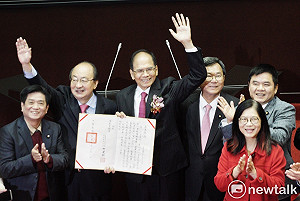 毫無懸念!游錫堃以73票當選立法院長 賴品妤竟也有1票