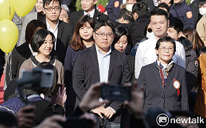 小燈泡媽媽進入國會  王婉諭:我們是最強團隊!