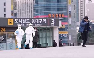 武漢肺炎》消費疫情!南韓YouTuber上演醫病街頭追逐捱批