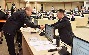 鄭照新接任高市新聞局長  罷韓里長急報告「卡罷」輿情