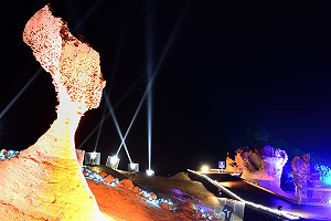 夜訪野柳女王頭!地質公園全區上演音樂光影秀