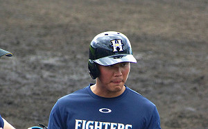 日職/苦練決勝負!王柏融專心練打手掌破大洞