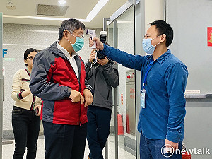 曝隔離地遭批精心策劃  柯文哲嗆詹順貴:1450還在上班?