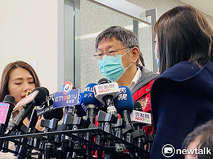 綠委要柯P拿下口罩 民眾黨:勿借題發揮 首長需以身作則