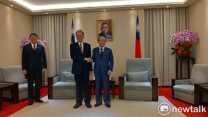 向王金平請益 游錫堃讚公道伯是學習榜樣