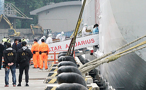 武漢肺炎》陳時中親自登船!寶瓶星號上午靠岸現正檢疫中