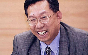 疫情嚴峻空前絕後 前疾管署長籲「小範圍普篩」