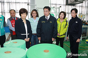 黃偉哲視察恒大口罩生產  感謝廠商國軍慈濟志工投入