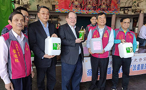 先嗇宮捐防疫物資,神農大帝庇佑三蘆學子抗疫