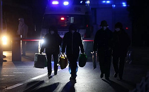 超離譜! 武漢重症病人轉診防疫幹部沒上車  巴士逛大街引恐慌中共高層震怒