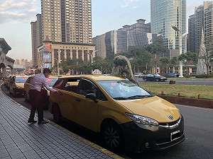 新北市14日起開放個人計程車運將購領口罩