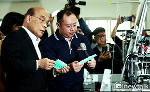蘇貞昌視察口罩機組  3月初預計全台日產千萬片