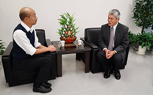 高市協助空勤總隊直升機棚廠施工 總隊長拜會韓國瑜當面致謝