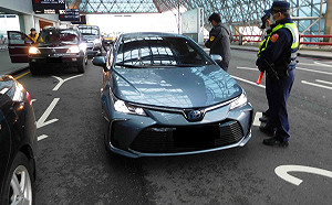 監理單位在桃場查獲白牌車 罰10萬並扣照