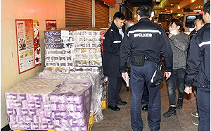 武漢肺炎》衛生紙更值錢? 香港3歹徒持刀劫50條