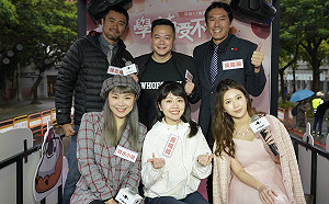 雞排妹台北燈會開直播 高嘉瑜拉黃暐瀚飆唱、柯文哲搖頭