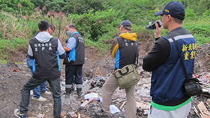 昔「電玩大亨」周人蔘 林口山區偷燒廢棄物遭送辦