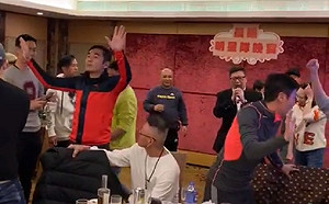 武漢肺炎》中港網友怒喊舉報！成龍曾志偉和香港警隊聚餐開趴無視疫情