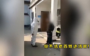 (影) 男子多日不戴口罩 被防疫人員綁在柱子怒斥:還想活嗎!