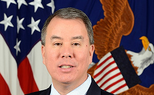 告誡別扣住對烏軍援 美國防部高官遭川普逼退