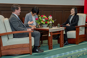 蔡英文感謝薛瑞福：協助F-16V戰機軍售案