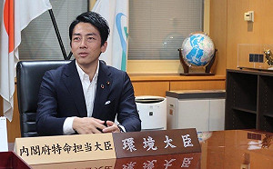 缺席防疫會議挨轟！日環境大臣小泉連喊20次反省秀神奇邏輯