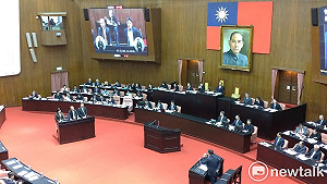 處理武漢肺炎死亡者  邱顯智：殯葬人員不知情、穿雨衣當隔離衣