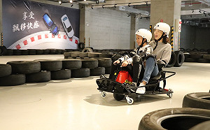 親子一同尬車  飄移卡丁車進駐麗寶賽車場