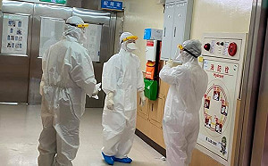 感動！公主號20台人返台 「鋼鐵部長」陳時中目送最後一位入病房才離開