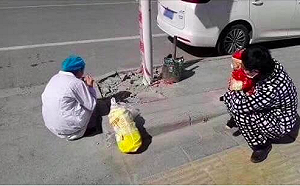 抗疫護士路過家門不敢入 王丹：醫護無辜不應受譴責