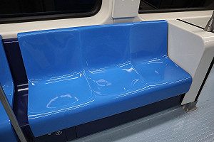 文湖線車廂擠到爆？北捷試辦空間改裝座位變多了！