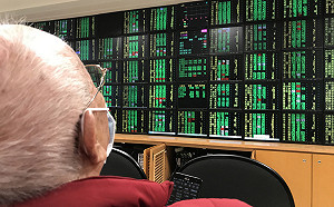 大盤一度重挫逾百點 塑化指數失守800點