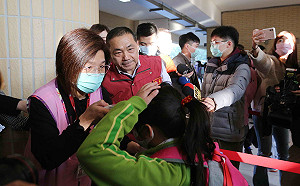 開學日   侯友宜抽查3校防疫措施都到位