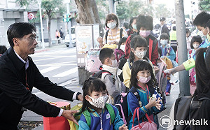 北市教育局宣布：高中以下畢旅、園遊會等大型活動5/4前暫緩舉行