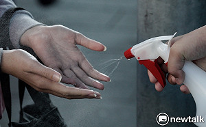 測量手掌溫度與酒精噴霧二合一新產品  食藥署：未核准！