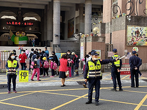 （影）武漢肺炎》開學日如臨大敵，嘉市國小校長「學貓叫」
