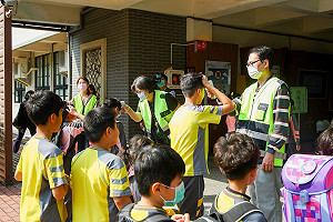 台中市開學日就傳出8千多名學生請假！56人發燒被家長帶回