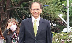 游錫堃批警風波 黃創夏以「他」警示：少年曾經英雄…