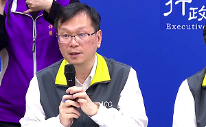 武漢肺炎》與確診者同機遭遣返！台旅團11人返程如同包機