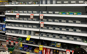 各國瘋搶衛生紙！日、韓、義等多國賣場成空城