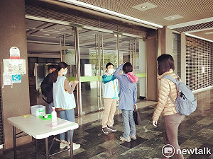 因應新型冠狀肺炎疫情升溫 即日起進市府要量體溫
