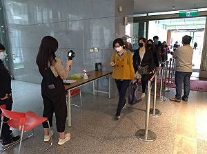 新北市府防疫「增溫」  今起進出市府須量體溫