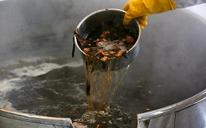 武漢肺炎》沒病也得吃！中媒曝雲南強制師生吃「大鍋藥」始得入學